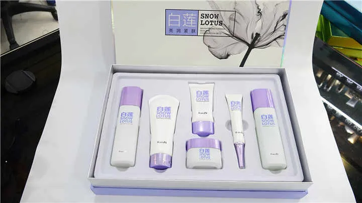 العناية بالبشره مرطب الوجه - Skin care facial moisturizer