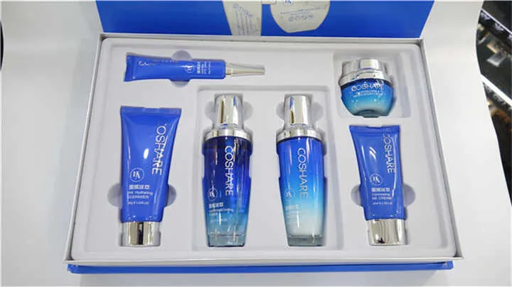 العناية بالبشره مرطب الوجه - Skin care facial moisturizer