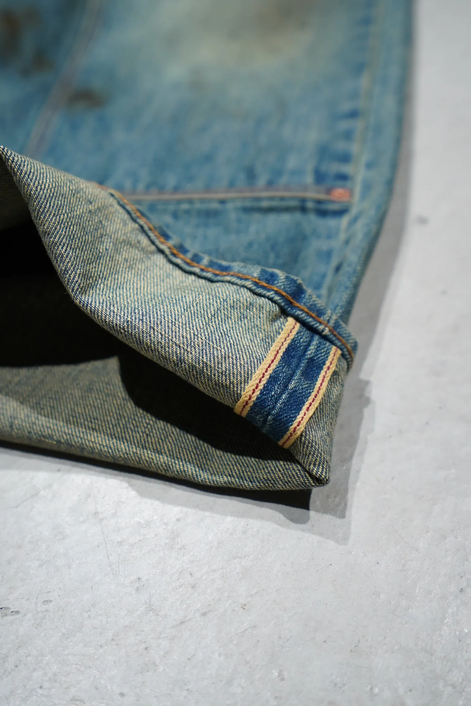 SUGARHILL OILED FADE DOUBLE KNEE DENIM PANTS